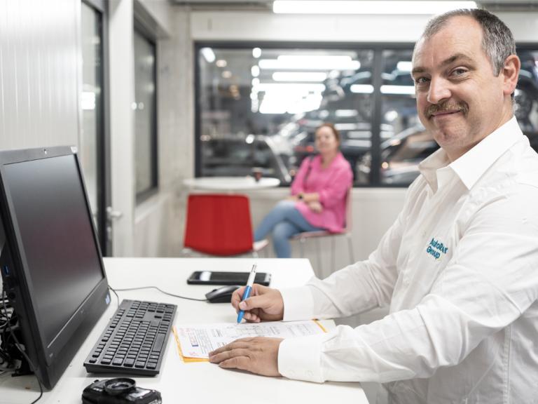Nous réparons votre voiture de fonction | AutoRepairGroup Carrosserie